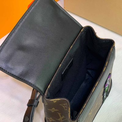 Alternative view of Replica Louis Vuitton Zoooom With Friends M50991