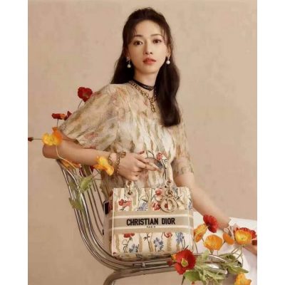 Alternative view of Replica Dior Medium Lady D-Lite Hibiscus Metallic Thread Embroidery Bag M0565