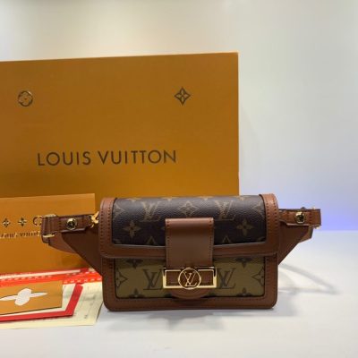 Alternative view of Replica Louis Vuitton Bumbag Dauphine M44586