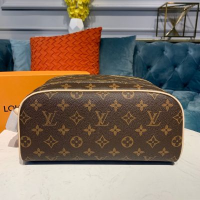 Alternative view of Replica Louis Vuitton Monogram Canvas King Size Toiletry Bag M47528
