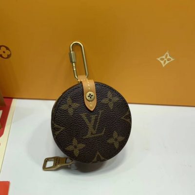 Alternative view of Replica Louis Vuitton Monogram Canvas Round Case M68524