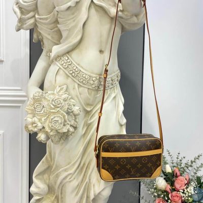 Replica Louis Vuitton Monogram Trocadero 23 Shoulder Bag M51276