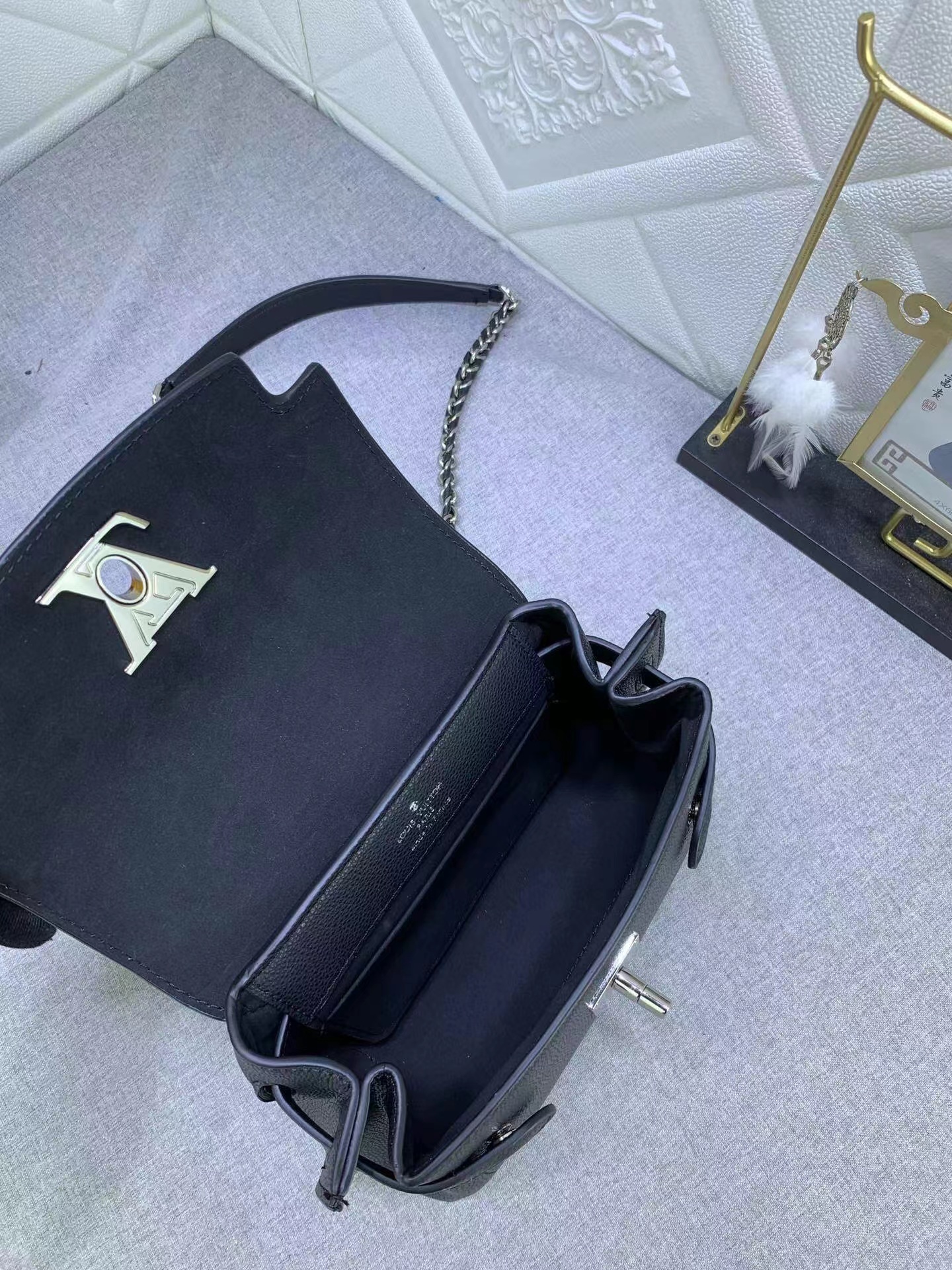 Replica Louis Vuitton Lv Lockme Ever Mini Bag M20997 Black - Image 9