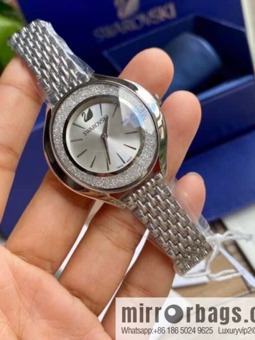 IMG_0266-800x800r10bfqgxjst14900_20250625183653.jpg Swarovski. The same series at the Swarovski counter: Crystalline Aura watch