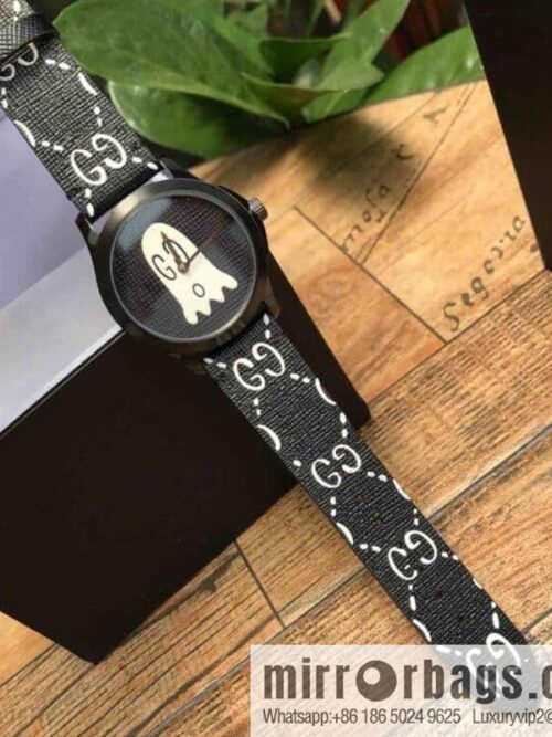 IMG_60380-800x800c0cgwfmmkvk60514_20250630015335.jpg Gucci\'s latest black rubber strap with three-dimensional Gucci logo and black PVD pin clasp, Rhonda Quartz movement watch