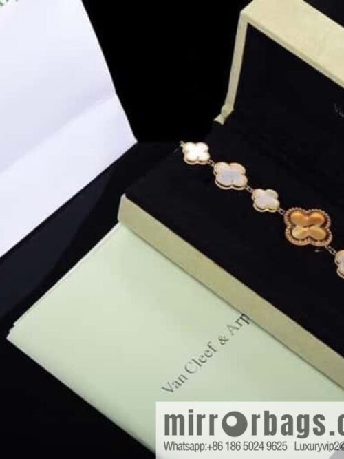 IMG_9564-800x800xptofk3mmaz26646_20250626003124.jpg Van Cleef & Arpels -𝐕𝐚𝐧 𝐂𝐥𝐞𝐞𝐟 & 𝐀𝐫𝐩𝐞𝐥𝐬 Alhambra bracelet Swiss quartz watch