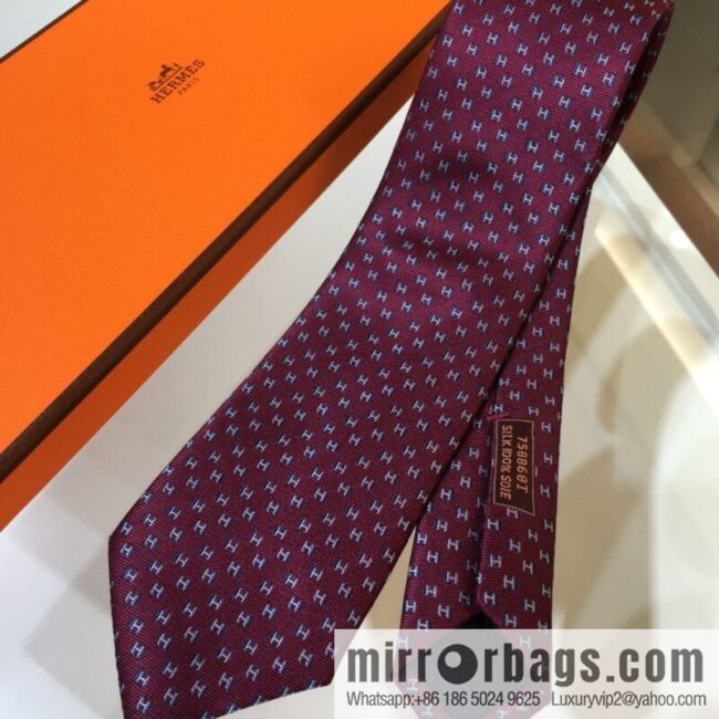 Hermes 100% Top Twill Silk Overlay Tie