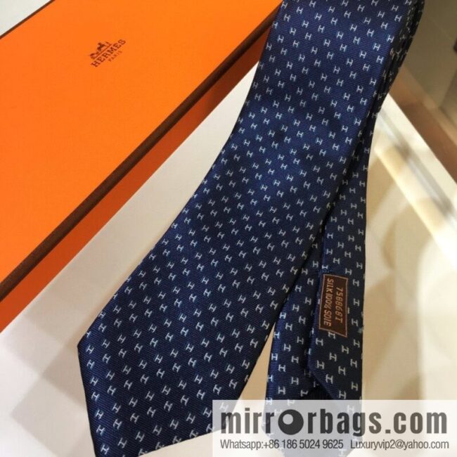Hermes 100% Top Twill Silk Overlay Tie
