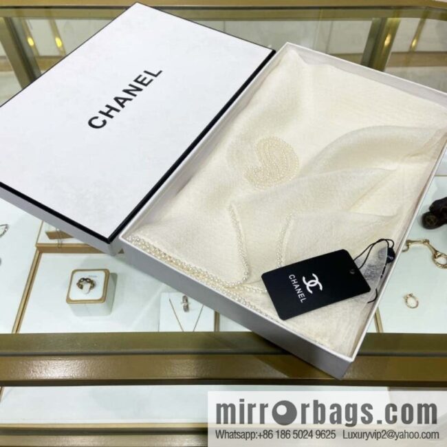 Chanel pearl pattern long towel