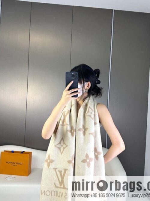 a1696521655810_7737-800x800ycz2w0sungq55643_20250630010900.jpg LV 𝑹𝒆𝒚𝒌𝒋𝒂𝒗𝒊𝒌 Double Sided Cashmere Scarf