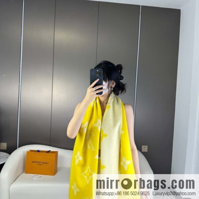 LV 𝑹𝒆𝒚𝒌𝒋𝒂𝒗𝒊𝒌 Double Sided Cashmere Scarf