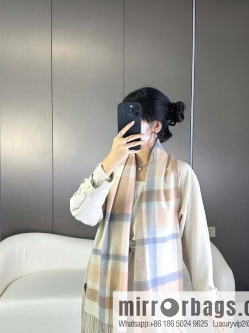 a1696603509884_1268-800x800sb12fkgq03a55348_20250630010613.jpg LOEWE small logo two-color embroidered cashmere scarf