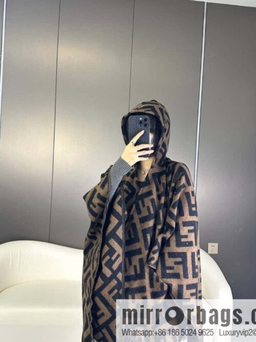 a1696688191585_3565-800x800ydqnj0txbyu55214_20250630010501.jpg Fendi limited edition hooded cape shawl