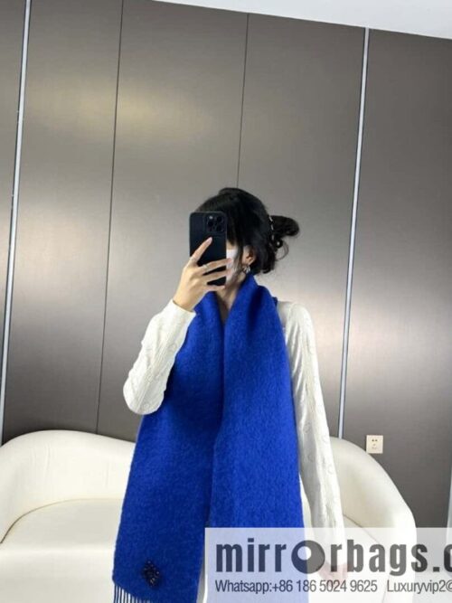 a1696688624088_0004-800x8003pn5jcvaat445151_20250629233418.jpg LOEWE new mohair brooch scarf