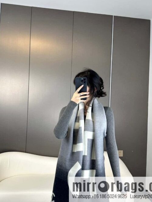 a1696688861967_2628-800x800qhynxscke2n45098_20250629233354.jpg CHANEL gradual change double-sided scarf shawl