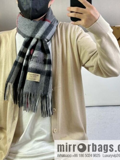 a1696689213884_7806-800x800pqxpy2cgfug45021_20250629233312.jpg Burberry, embroidered war horse, cashmere checked scarf