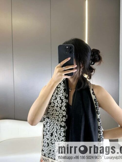 a1696775027418_3135-800x80025sieuw3jeo44974_20250629233246.jpg CHANEL \"Vitality Bubble\" cashmere scarf