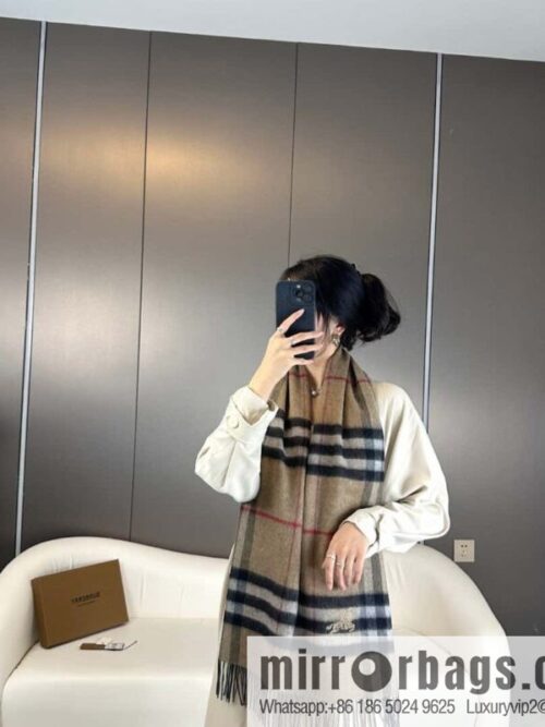 a1696775870469_1636-800x800wgybbj4pxeg44927_20250629233221.jpg Burberry Burberry 2023 new, double-sided warhorse, men\'s and women\'s cashmere scarf
