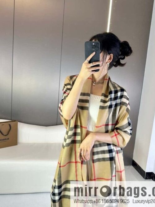 a1696776436607_4221-800x800rmqy450urzn44839_20250629233128.jpg Burberry, the latest classic blend collectsion, English checked cashmere scarf