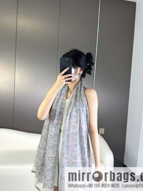 a1696862611151_2243-800x800wont3p122m344773_20250629233045.jpg LV 2023 new, cashmere scarf.