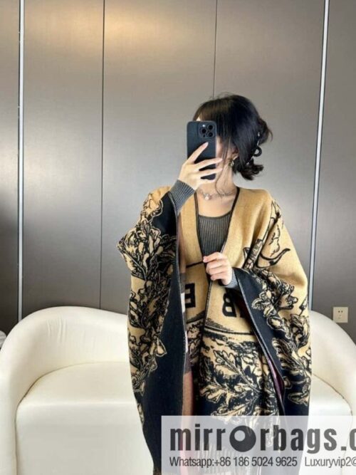 a1696862979923_3435-800x800mwg0p05cdac44729_20250629233022.jpg Burberry Burberry, Equestrian Rider Cashmere Jacquard Cloak