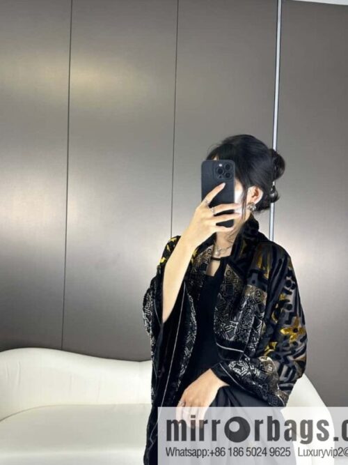 a1696864309152_7764-800x800qpolxd150t244583_20250629232907.jpg LV silk plus cashmere square towel.