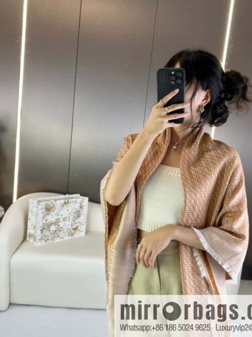 a1696949872095_0450-800x800ckunwdejret44439_20250629232749.jpg FENDI mulberry silk + lamb wool blend material, new square towel