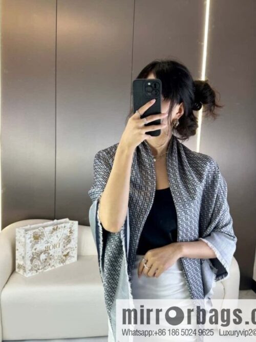 a1696949884892_2856-800x800w4bhzka2fqj44426_20250629232742.jpg FENDI mulberry silk + lamb wool blend material, new square towel