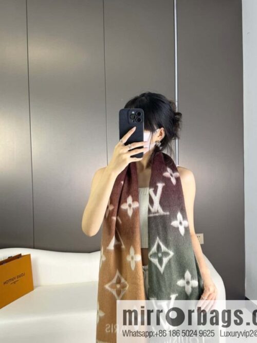 a1696951353081_2224-800x8005ekpv1itb1r44284_20250629232627.jpg LV 𝑹𝒆𝒚𝒌𝒋𝒂𝒗𝒊𝒌 Double Sided Cashmere Scarf