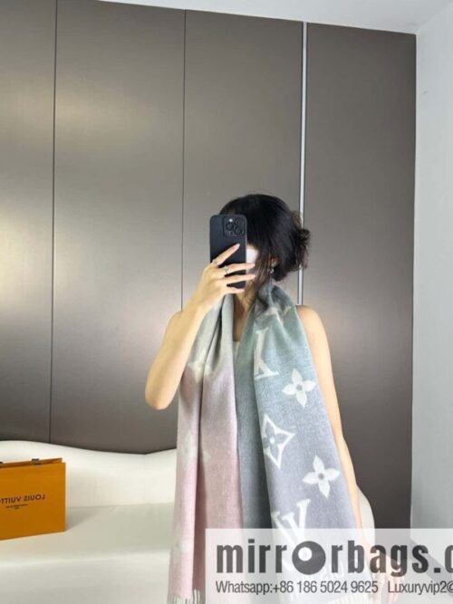 a1696951384512_7765-800x80035b4i5qh4xd44259_20250629232615.jpg LV 𝑹𝒆𝒚𝒌𝒋𝒂𝒗𝒊𝒌 Double Sided Cashmere Scarf