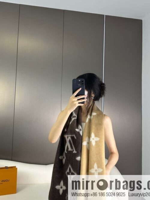 a1696951420708_2172-800x800avx1v1lperm44235_20250629232602.jpg LV 𝑹𝒆𝒚𝒌𝒋𝒂𝒗𝒊𝒌 Double Sided Cashmere Scarf