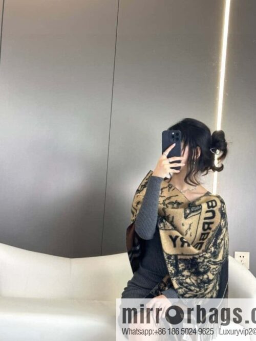 a1696953306368_5586-800x800rldo1piymcm44223_20250629232555.jpg Burberry 2023Bur Warhorse Knight Double Sided Shawl