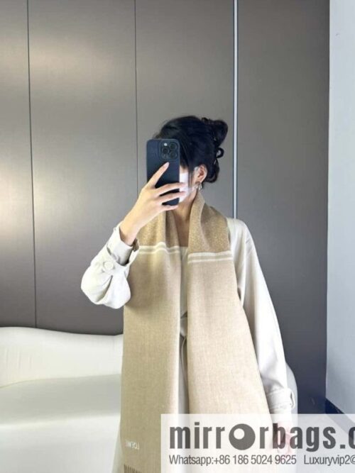 a1697121601446_0257-800x8004soxdsi5tnl44191_20250629232542.jpg LOEWE Medium Gram Double Sided Wool and Cashmere Blended Double Sided Scarf