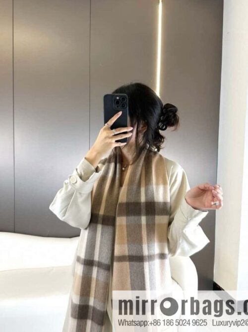 a1697122497128_0874-800x800d51xr4ls2oo33727_20250626032700.jpg LV classic striped plaid, unisex couple cashmere scarf