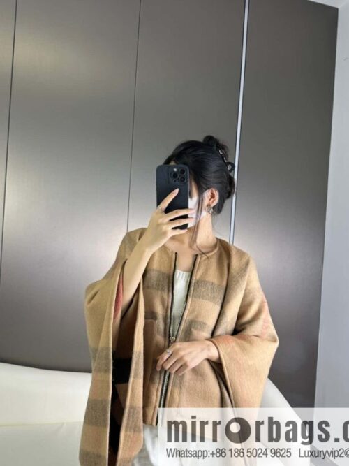 a1697123942346_5672-800x8000mkb1p0e2ud33606_20250626032504.jpg Burberry, Zip Striped Cape Shawl