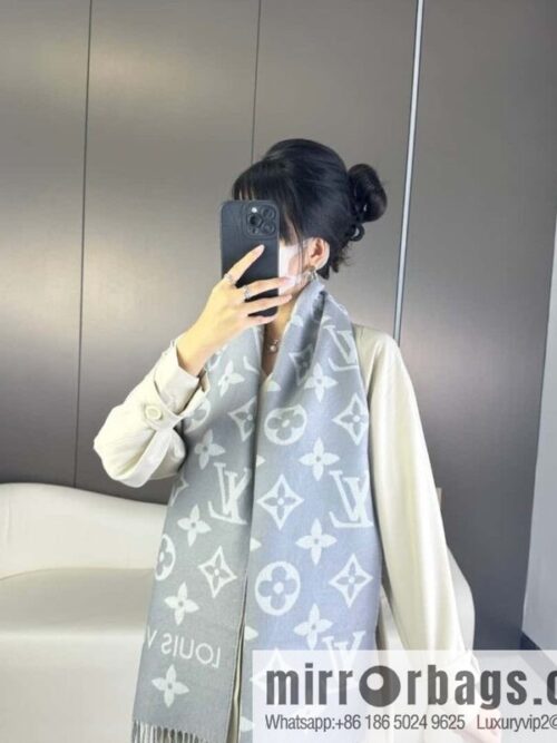 a1697208776151_6254-800x800d0zgolnbjxr33582_20250626032444.jpg LV Monogram pattern, wool towel