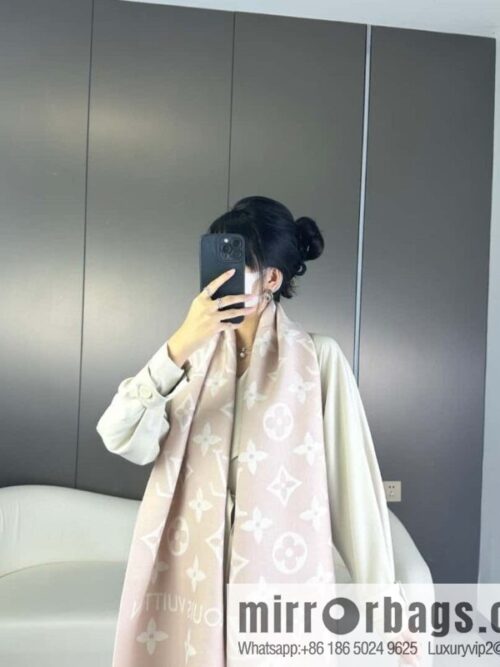 a1697208808241_5060-800x800ddry5tfnslt33570_20250626032434.jpg LV Monogram pattern, wool towel