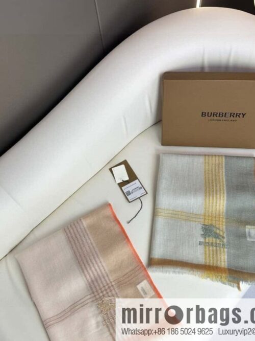 a1697382338882_3452-800x8003bgeks45mgp33266_20250626032000.jpg Burberry, checked cashmere scarf