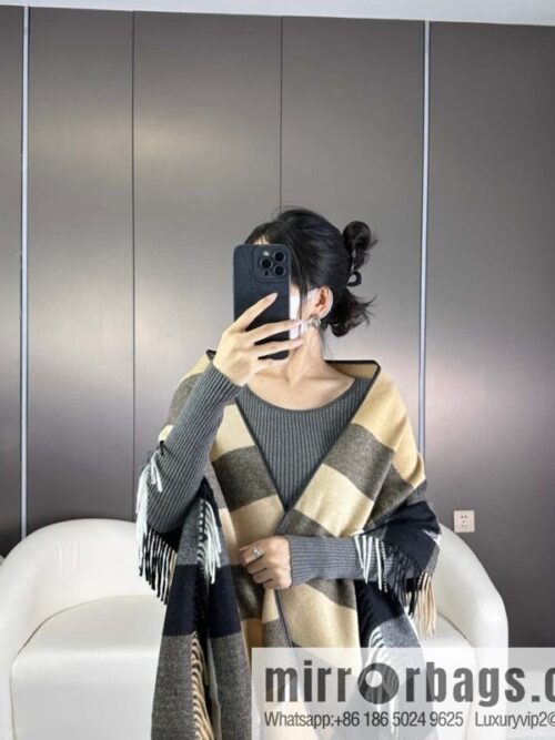 a1697384586802_0625-800x800hnoplmjkwix33061_20250626031711.jpg Burberry, the latest logo plaid cape large shawl