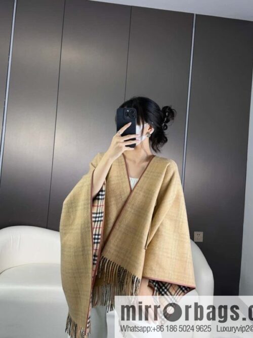 a1697470492559_7444-800x800be4tjc05wqy32726_20250626031315.jpg Burberry, limited edition cape shawl