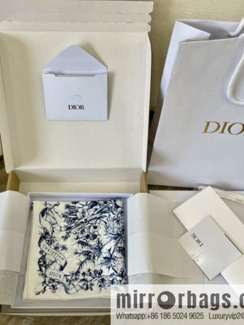 i1648784394_2786_0-800x800hl3fubng1ko75081_20250630171737.jpg Dior 100% Silk Rui Printed Square Towel