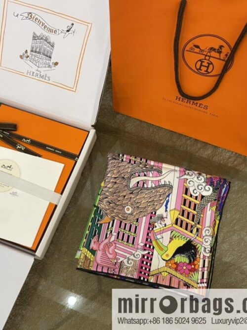 i1652423496_4155_0-800x800bpktjoy3tgw75320_20250630172753.jpg Hermes \"Animal City\" 100% silk scarf
