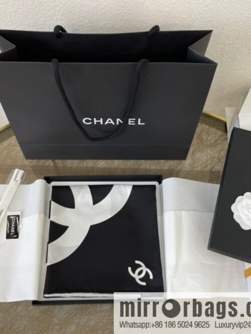 i1653557894_1004_0-800x800pp0cum0ktks75167_20250630172054.jpg Chanel classic black and white grid large C100% silk scarf