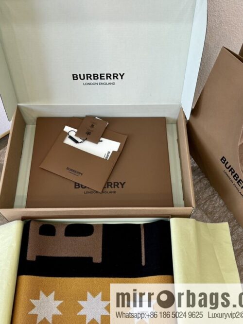 i1663291015_947_0-800x800bdaypdkmvsl65948_20250630120430.jpg Burberry \"London\" Unisex Scarf