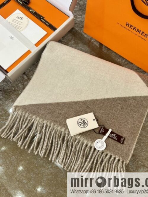 i1663744394_8785_0-800x800ozvwub1z0o166228_20250630121459.jpg Hermes Unisex Double-Sided Cashmere Scarf