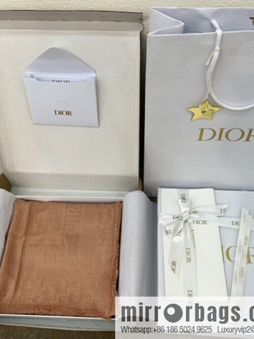 i1664529669_1206_0-800x8001agk5mqcad066068_20250630120949.jpg Dior Dior soft glutinous fluff cashmere square towel