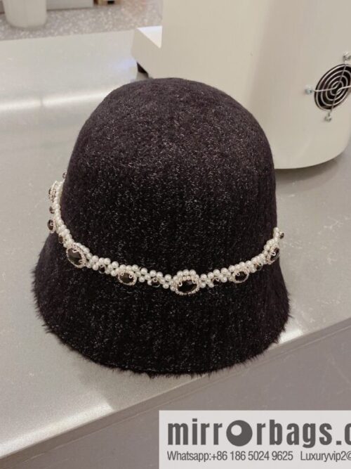 i1666197187_113_0-800x8002fxqvdqwvnc76371_20250630182143.jpg Miumiu 2022 autumn and winter new bucket hat