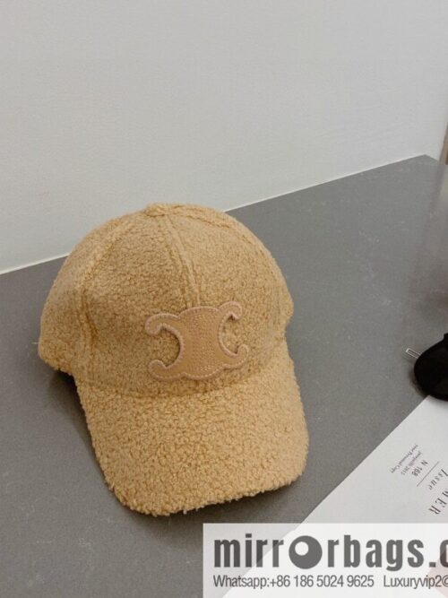 i1666363478_7295_3-800x800r2vat33zpqa76132_20250630181156.jpg Celine 2022 autumn new lamb wool cap