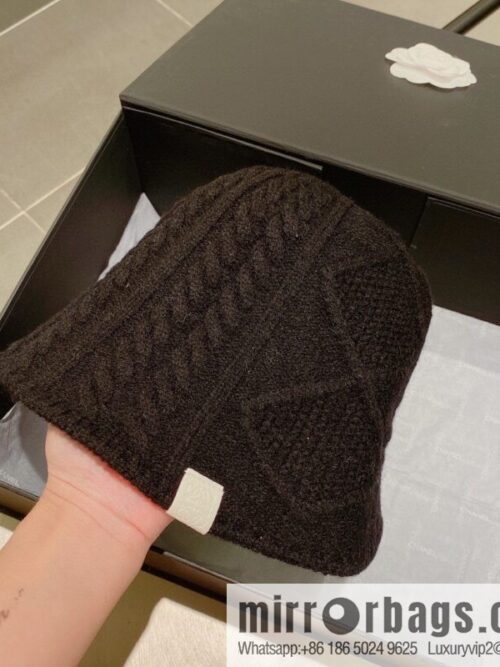 i1666716956_9830_0-800x800pphycaukgvb75777_20250630175804.jpg LOEWE 2022 autumn and winter new wool bucket hat