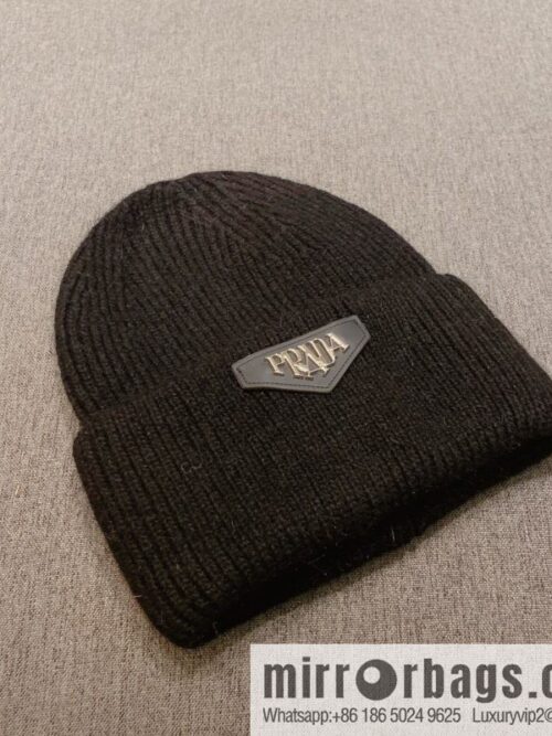 i1666719303_8829_0-800x800tlhsyewqexs75888_20250630180220.jpg PRADA Knitted wool hat